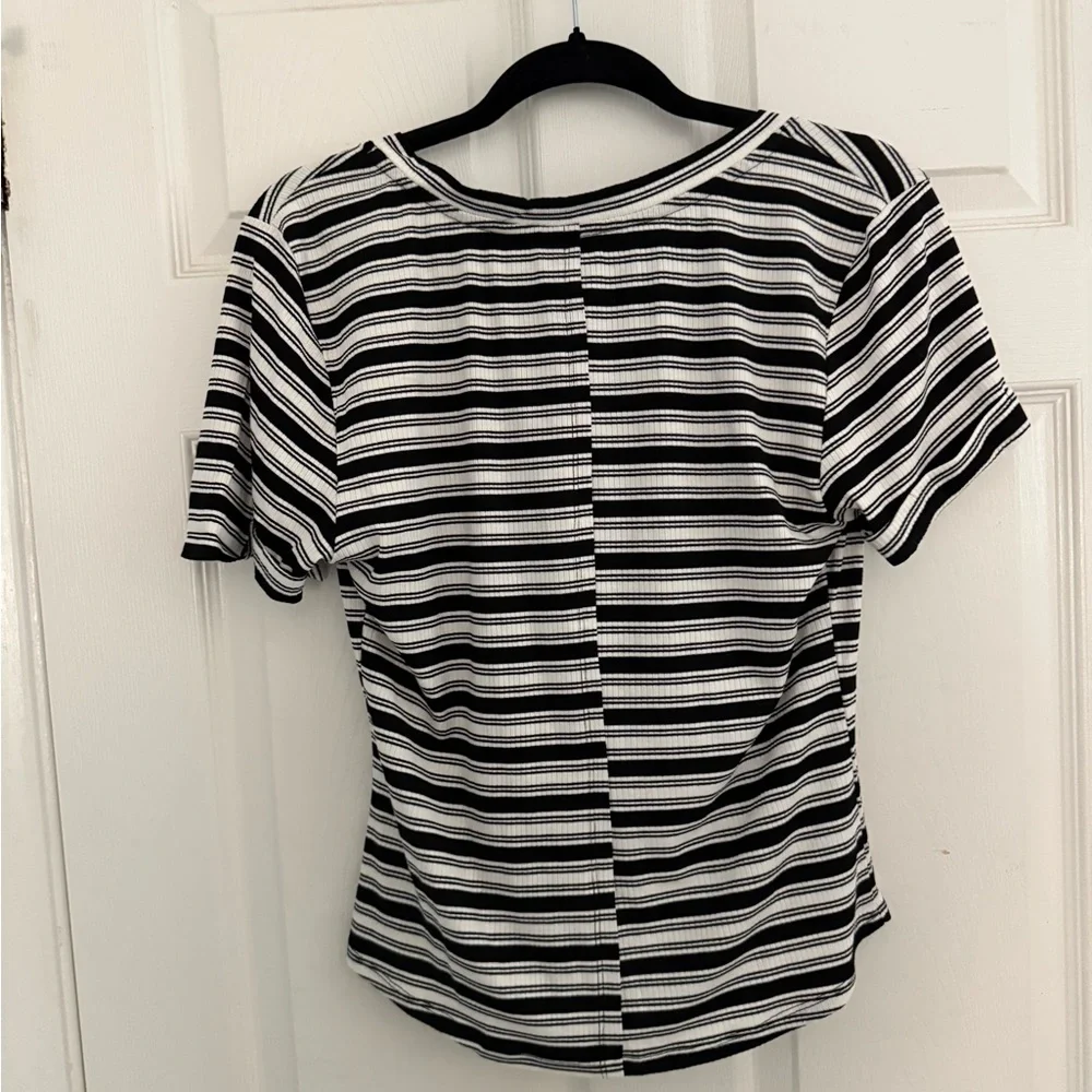 Classic Black and White Striped Short Sleeve Tee - Picture 3 of 3